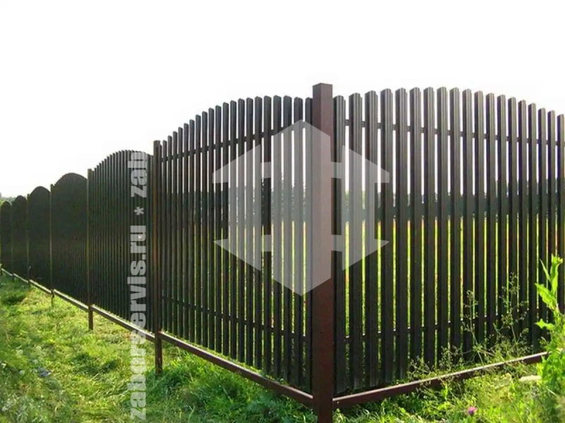 Забор из металлического штакетника коричневый 63 метра