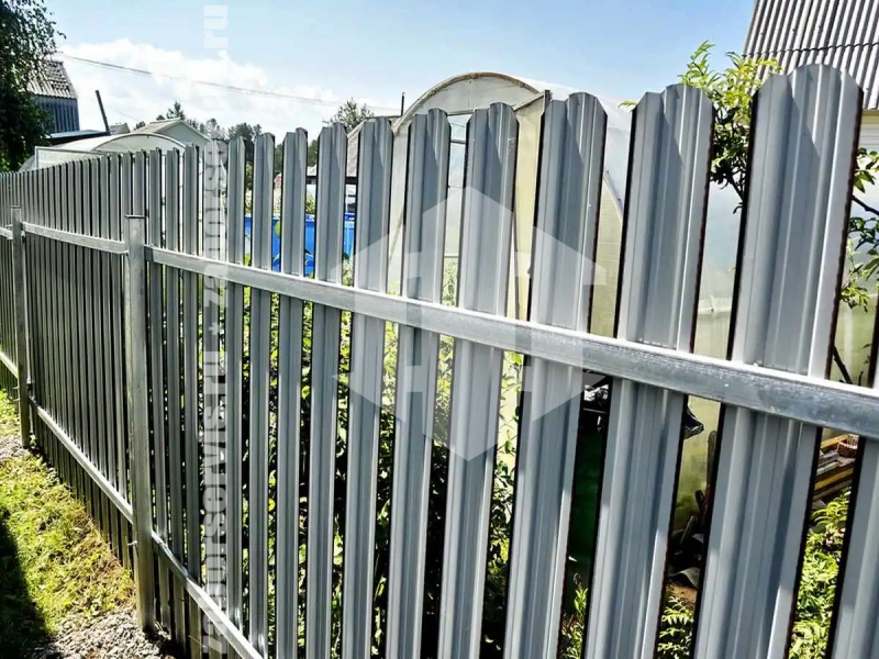 Забор из металлического штакетника оцинкованный 45 метров