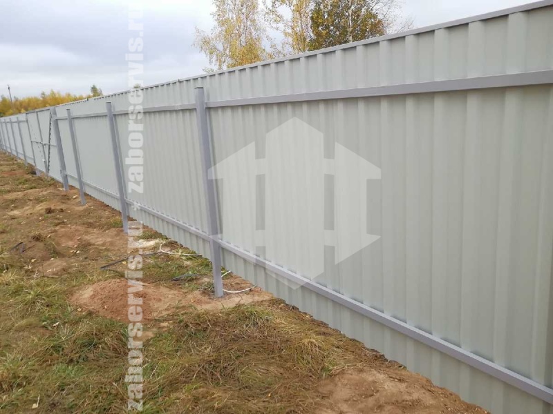 Забор из профнастила с бетонированием столбов 45 метров