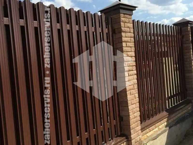 Заборы из металлического штакетника шахматка 48 метров