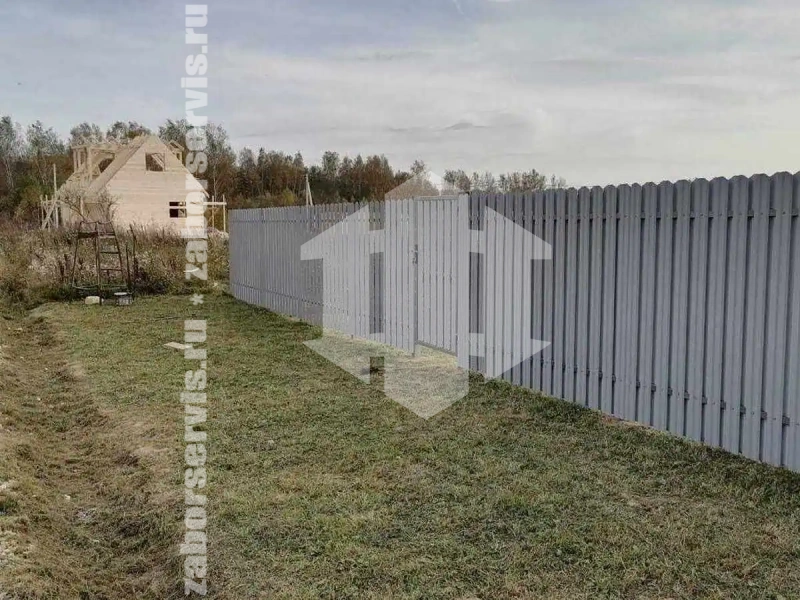 Забор из металлического штакетника оцинкованный 70 метров