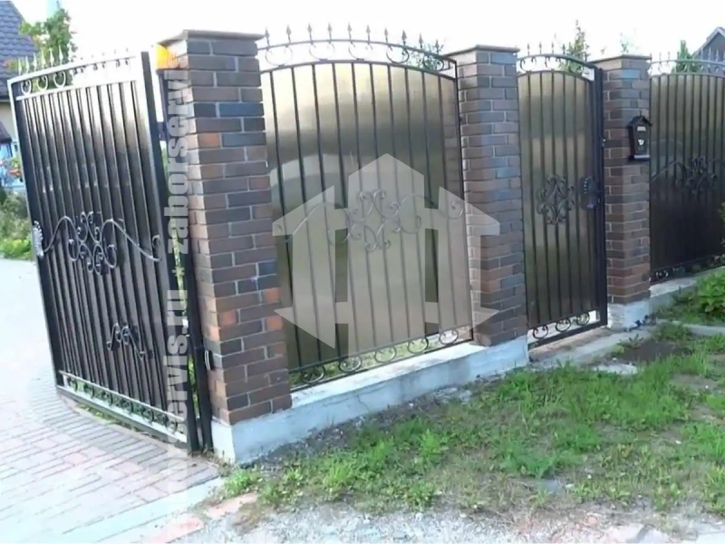 Кованый забор с поликарбонатом 75 метров