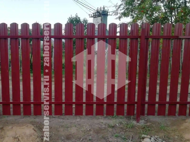 Забор из металлического штакетника с воротами 74 метра