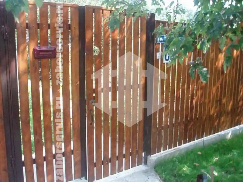 Забор из евроштакетника под дерево 69 метров