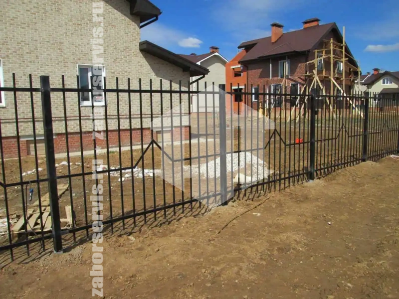 Сварной забор из профильной трубы 70 метров