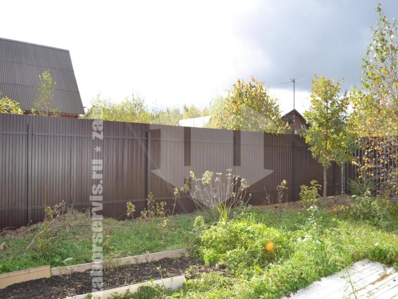 Забор из евроштакетника с утрамбовкой щебнем 84 метра