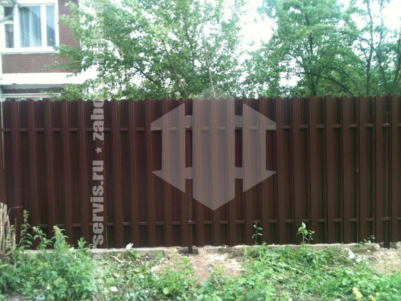 Забор из евроштакетника в шахматном порядке 75 метров