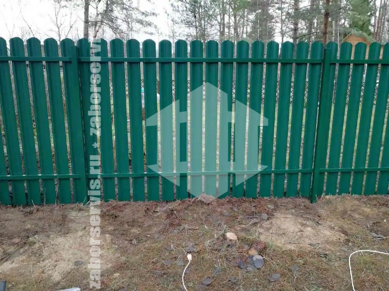 Забор из металлического штакетника зеленый 65 метров