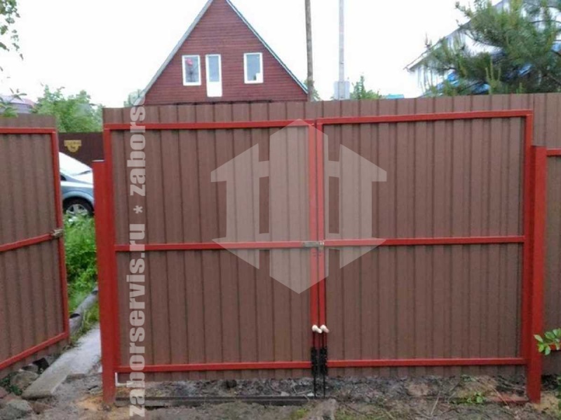 Забор из профнастила под дерево 82 метра