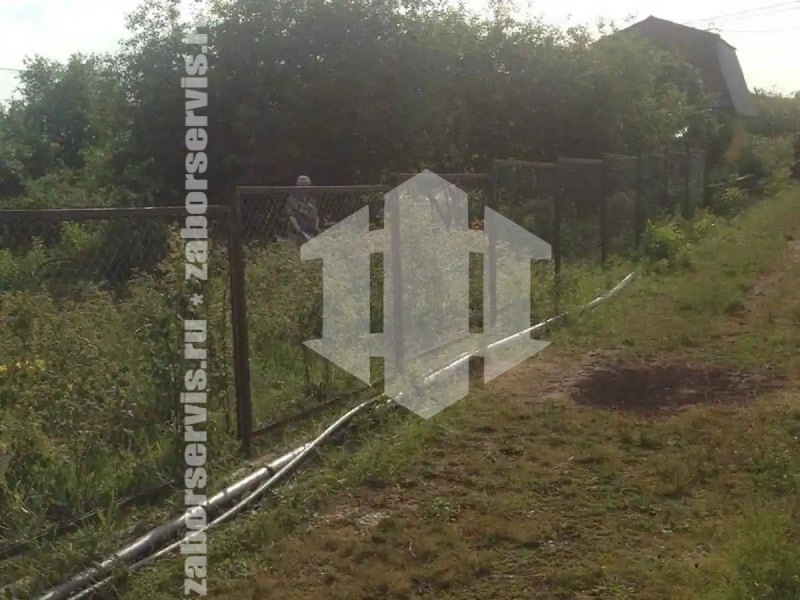 Забор из сетки рабицы секциями 99 метров