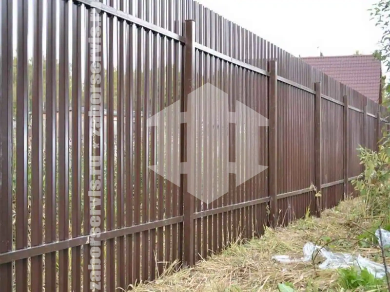 Забор из металлического штакетника коричневый 98 метров