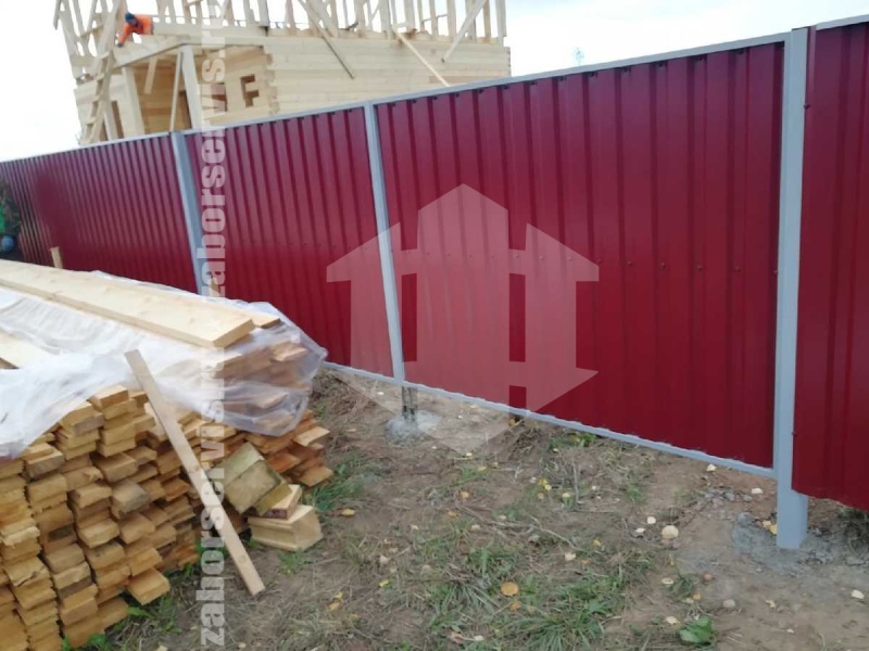 Забор из профнастила с бетонированием столбов 45 метров