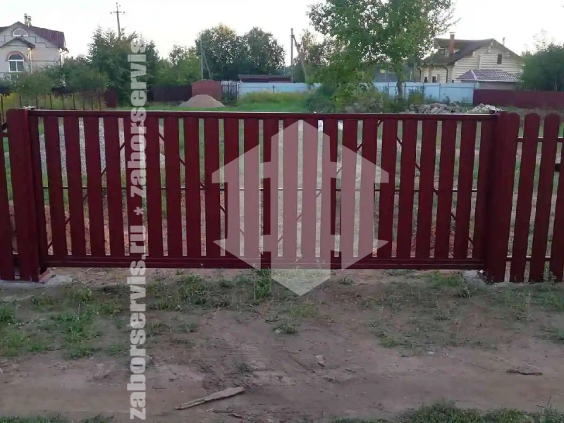 Забор из металлического штакетника с воротами 74 метра