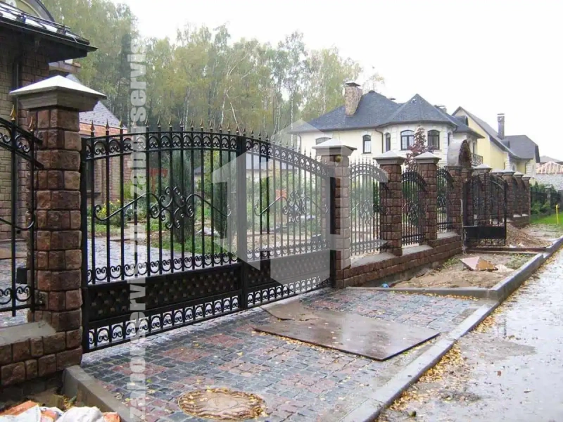 Кованый забор с распашными воротами 74 метров