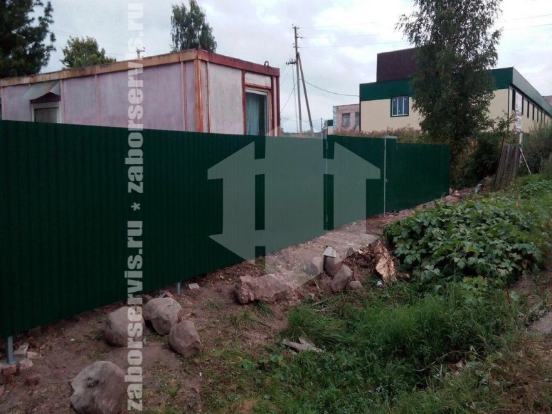 Забор из профнастила с бетонированием столбов 14 метров